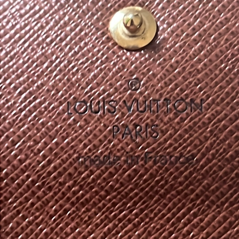 Louis Vuitton 4 Key Holder - Picture 6 of 10